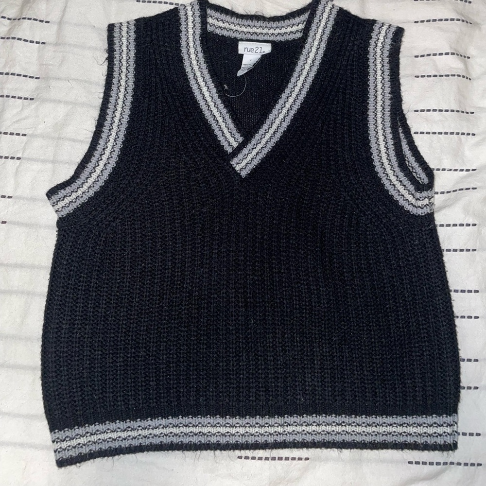 Rue 21 black vest